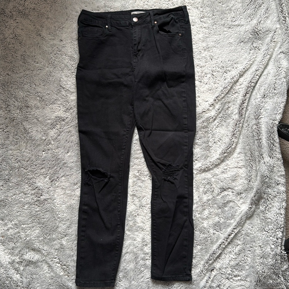 Black Bullhead High Rise Distressed Skinny Jeans! High Rise Skinniest Ankle